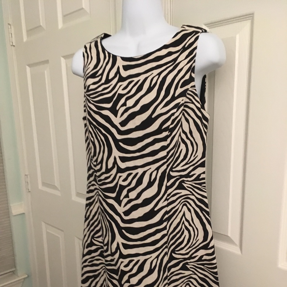 Black and white sheath dress